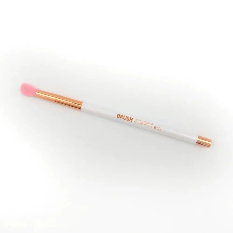 Brush Addict Light Blending Brush – B111