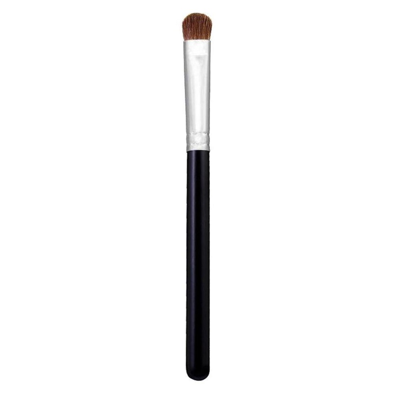 M153 – Large Chisel Fluff Brush